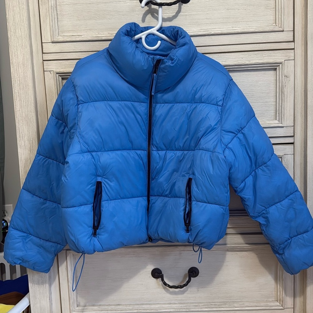 Old Navy water resistant frost free short puffer size: M - color: Venetian blue
